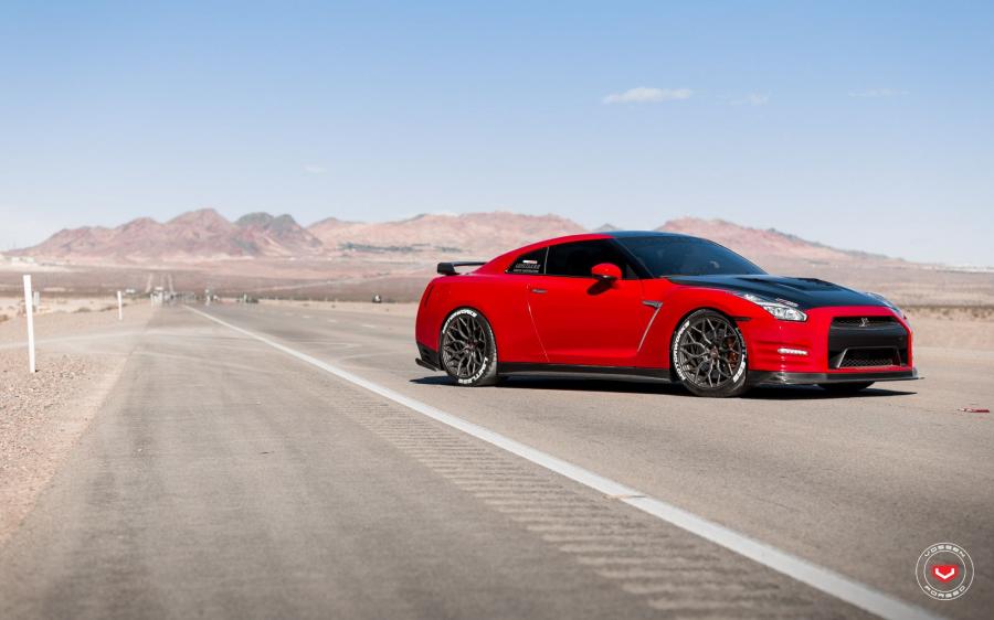  Nissan GT-R on Vossen Wheels (S17-01) 2017 года  (фото 7 из 8)